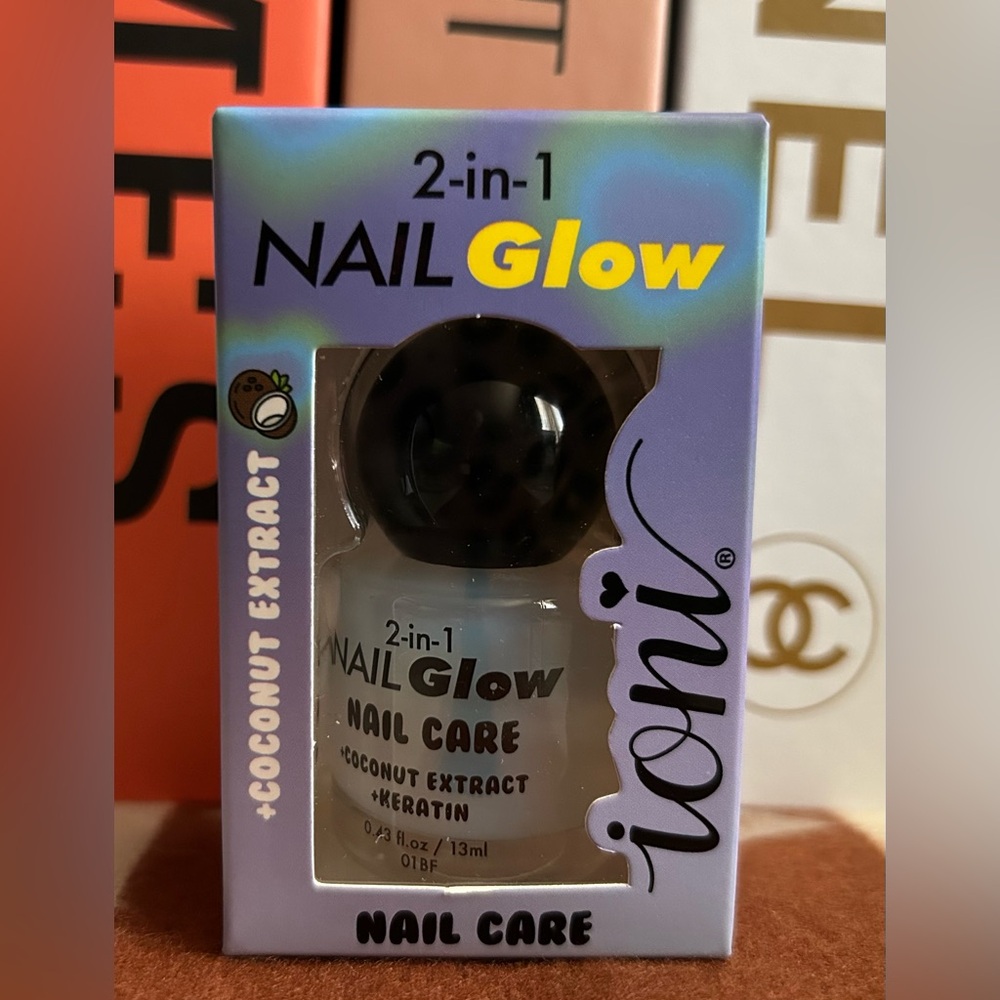 🥥 NEW 🥥 2-in-1 Nail Glow Nail Care with Coconut Extract 🥥